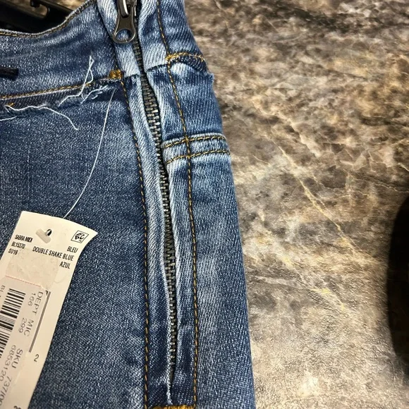 Distressed jean skirt with front slit, size 30 - Picture 7 of 8